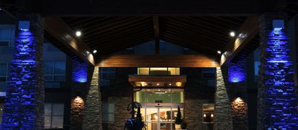 Holiday Inn Express Golden Hwy 1 Exterior