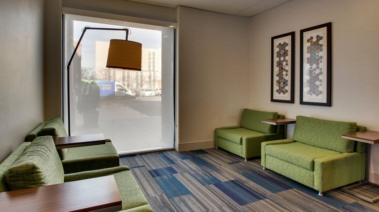 Holiday Inn Express BWI Airport Lobby