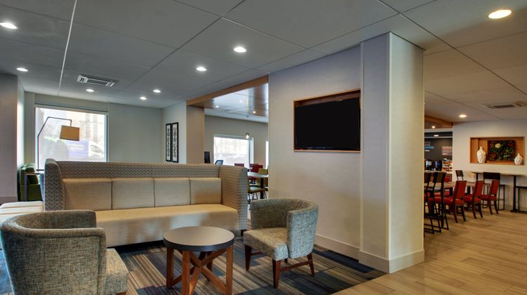 Holiday Inn Express BWI Airport Lobby