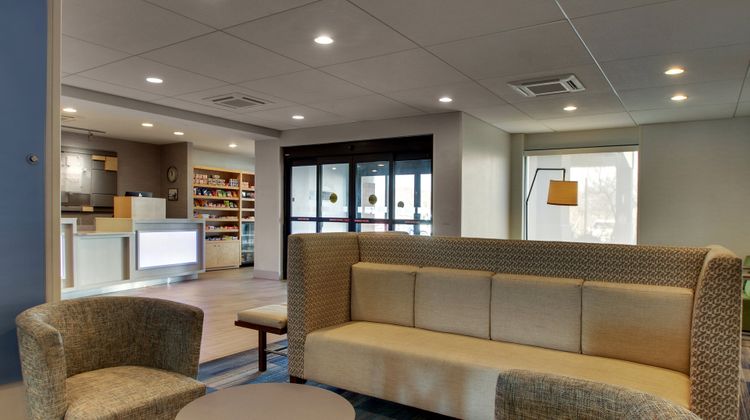 Holiday Inn Express BWI Airport Lobby
