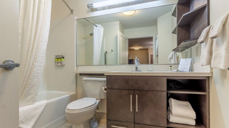 Candlewood Suites Lincoln Room