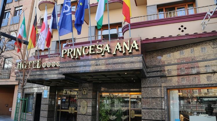 Princesa Ana Hotel Exterior