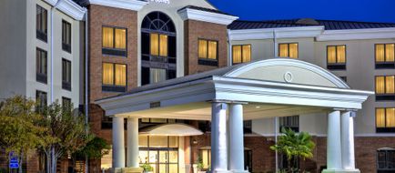 Holiday Inn Express Exterior