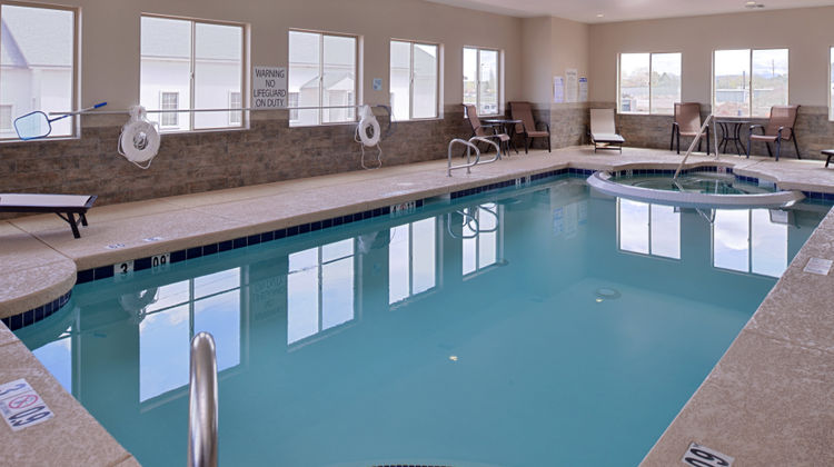 Holiday Inn Express & Suites Williams Pool