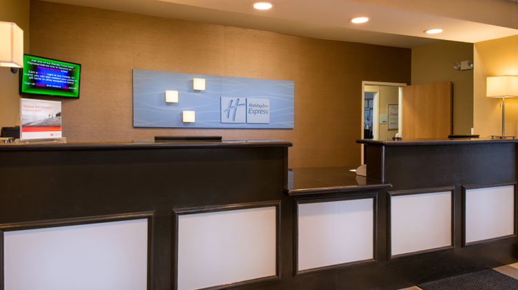 Holiday Inn Express & Suites Bucyrus Lobby