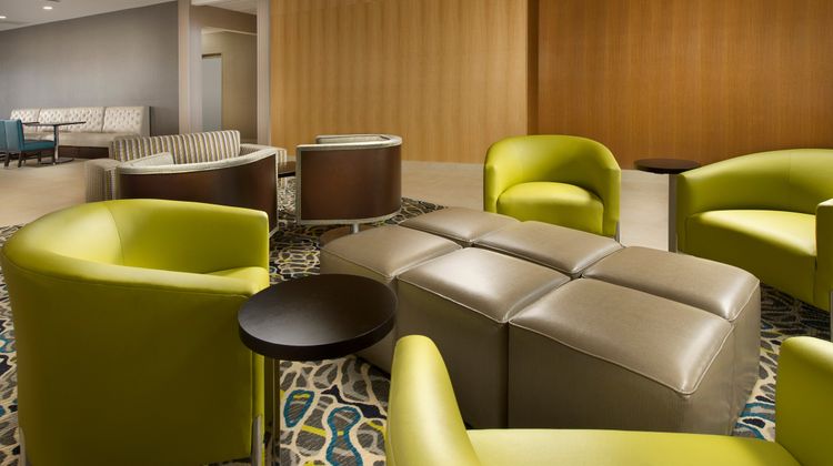 Holiday Inn Express & Stes South Lobby
