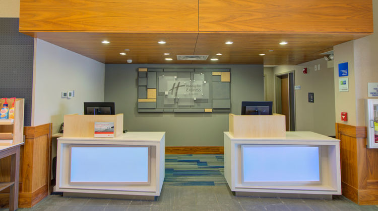 Holiday Inn Express Mankato East Lobby