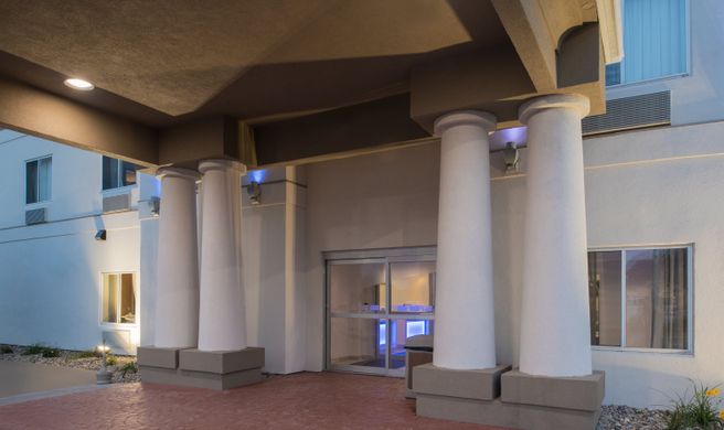 Holiday Inn Express Exterior