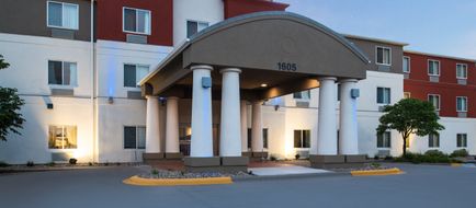 Holiday Inn Express Exterior