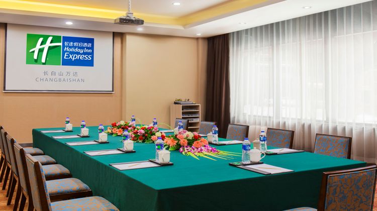Holiday Inn Express Changbaishan Meeting