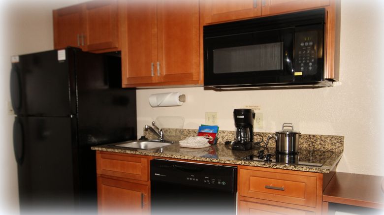 <b>Candlewood Suites Fredericksburg Room</b>. Images powered by <a href="https://www.leonardoworldwide.com/" title="Leonardo Worldwide" target="_blank">Leonardo</a>.