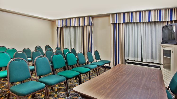 Holiday Inn Express Hotel & Suites Meeting