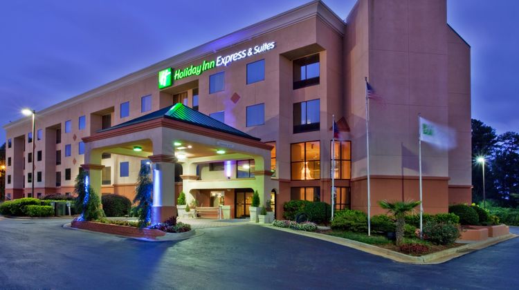 Holiday Inn Express Hotel & Suites Exterior