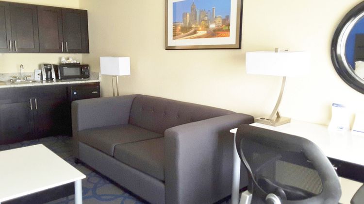 Holiday Inn Express Hotel & Suites Suite
