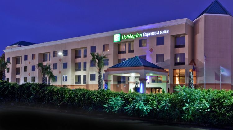 Holiday Inn Express Hotel & Suites Exterior