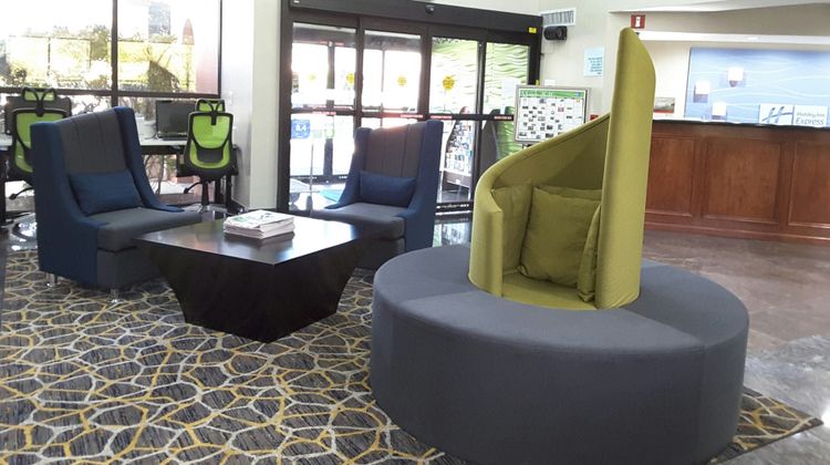 Holiday Inn Express Hotel & Suites Lobby