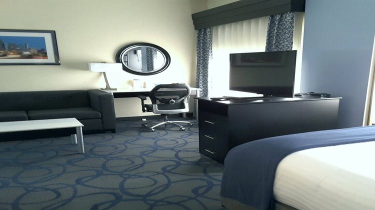 Holiday Inn Express Hotel & Suites Suite
