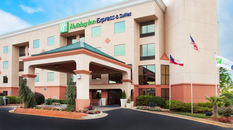 Holiday Inn Express Hotel & Suites Exterior