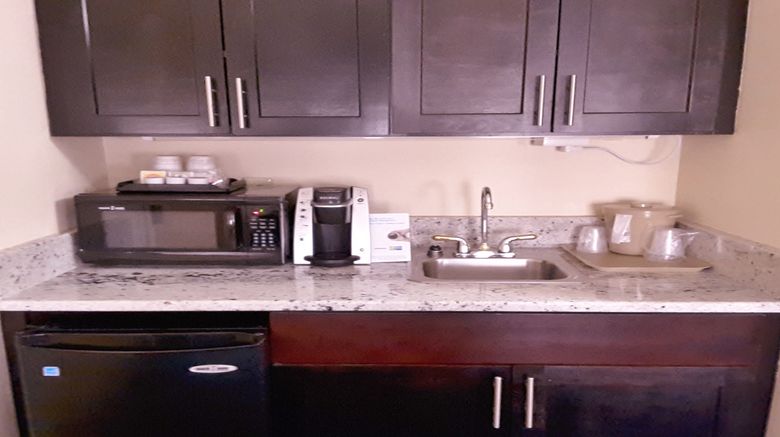 <b>Holiday Inn Express Hotel & Suites Room</b>. Images powered by <a href="https://www.leonardoworldwide.com/" title="Leonardo Worldwide" target="_blank">Leonardo</a>.