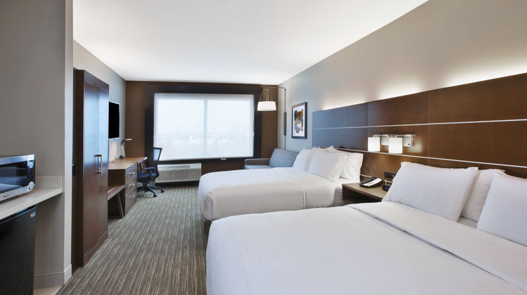 Holiday Inn Express & Suites Okemos MSU Room