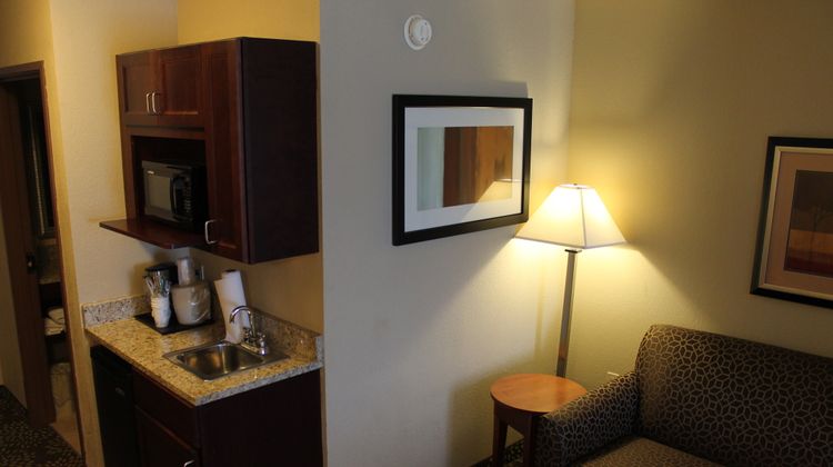 Holiday Inn Express Hotel & Suites Suite