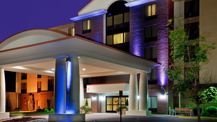 Holiday Inn Express Hotel & Suites Exterior