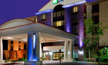 Holiday Inn Express Hotel & Suites