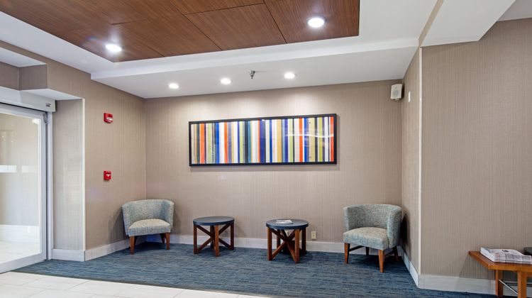 Holiday Inn Express Hotel & Suites Lobby