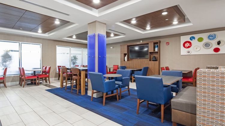 Holiday Inn Express Hotel & Suites Lobby