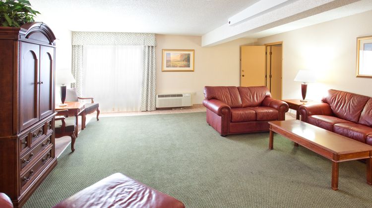 Holiday Inn Convention Center Suite