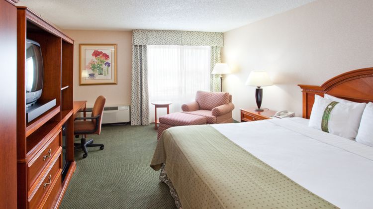 Holiday Inn Convention Center Room