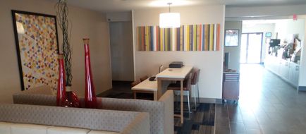 Muncie Place Hotel & Suites Lobby