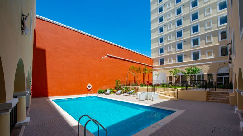 <b>Holiday Inn Express Merida Centro Pool</b>. Images powered by <a href="https://www.leonardoworldwide.com/" title="Leonardo Worldwide" target="_blank">Leonardo</a>.