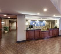 Holiday Inn Express & Suites Lobby