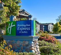 Holiday Inn Express & Suites Exterior