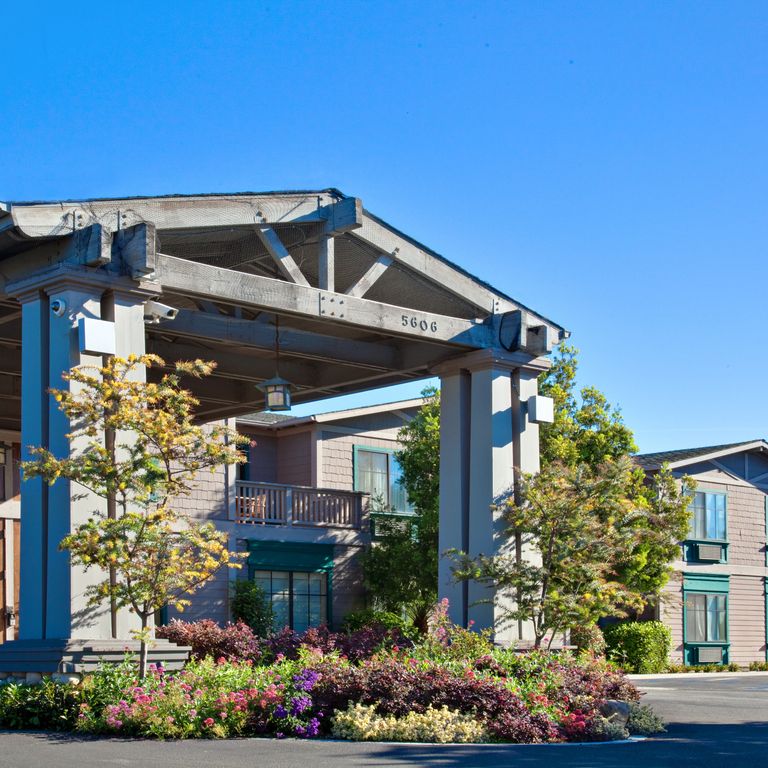 Holiday Inn Express & Suites