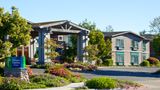 Holiday Inn Express & Suites Exterior