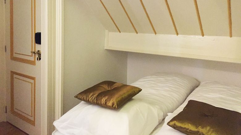 <b>Hotel De Gulden Waagen Room</b>. Images powered by <a href="https://www.leonardoworldwide.com/" title="Leonardo Worldwide" target="_blank">Leonardo</a>.