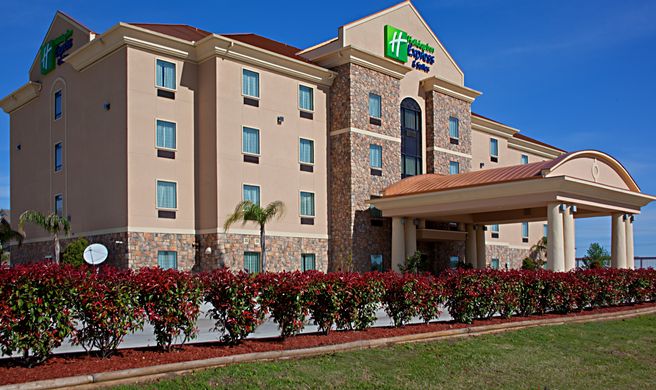 Holiday Inn Express Hotel & Suites Exterior
