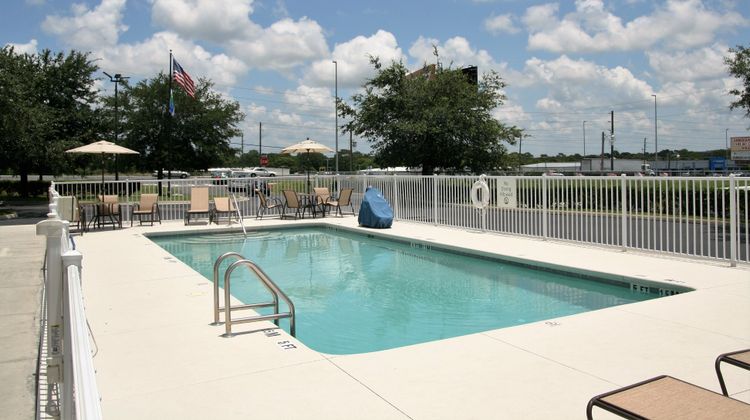 Holiday Inn Express Hotel & Suites Pool