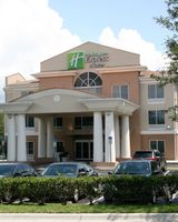 Holiday Inn Express Hotel & Suites