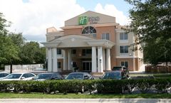 Holiday Inn Express Hotel & Suites