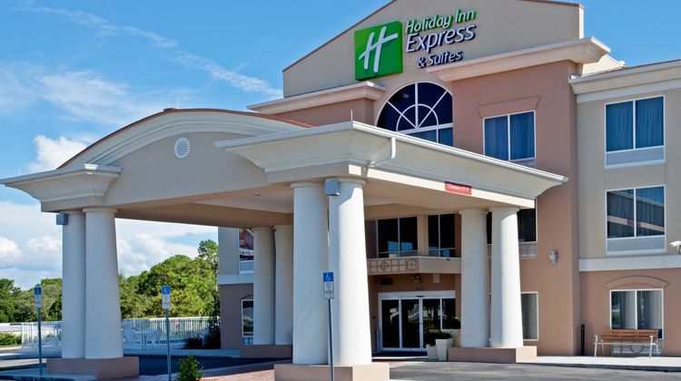 Holiday Inn Express Hotel & Suites Exterior