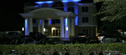 Holiday Inn Express Hotel & Suites Exterior