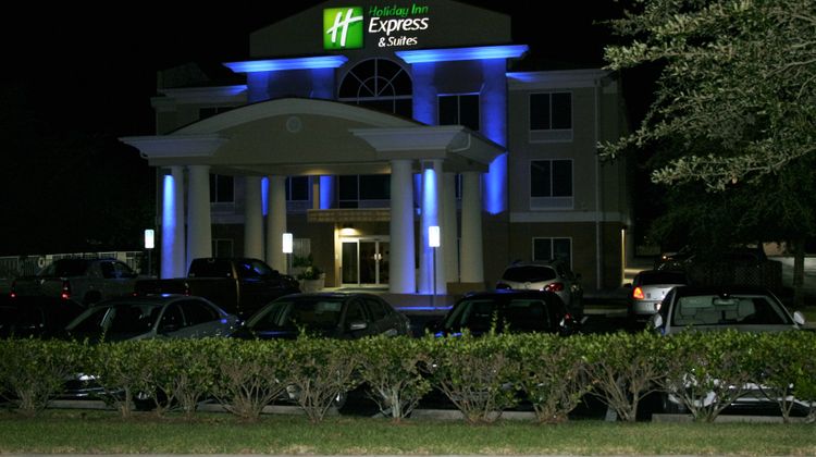 Holiday Inn Express Hotel & Suites Exterior