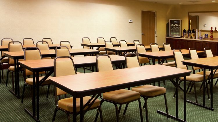 Holiday Inn Express Hotel & Suites Meeting