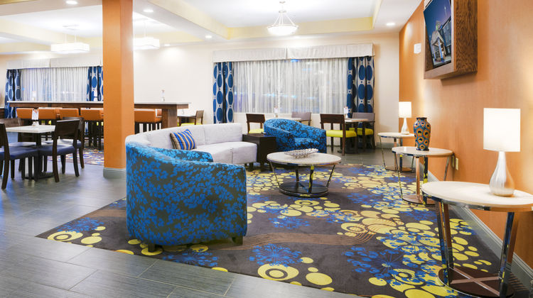 Holiday Inn Express Hotel & Suites Lobby