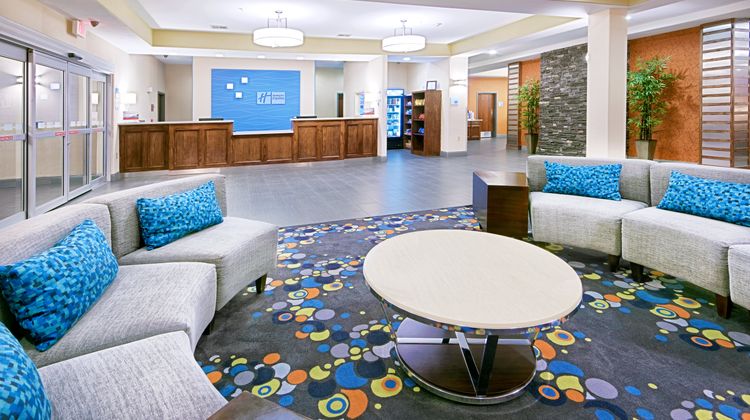 Holiday Inn Express Hotel & Suites Lobby
