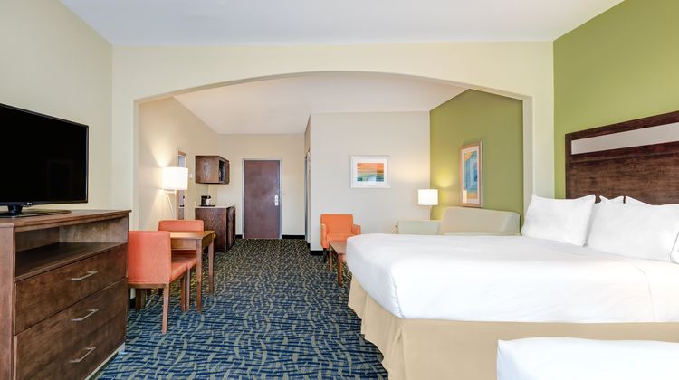 Holiday Inn Express Hotel & Suites Suite
