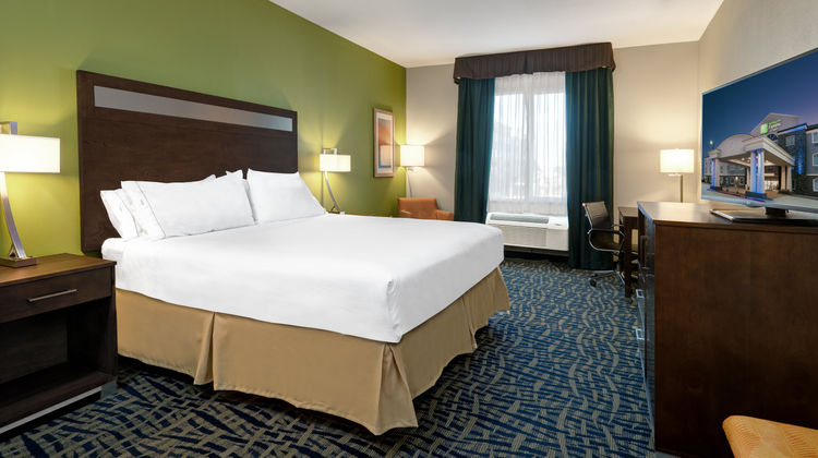 Holiday Inn Express Hotel & Suites Room